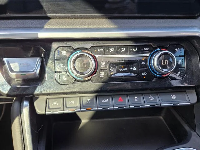 Used 2022 Silver GMC Denali image 25