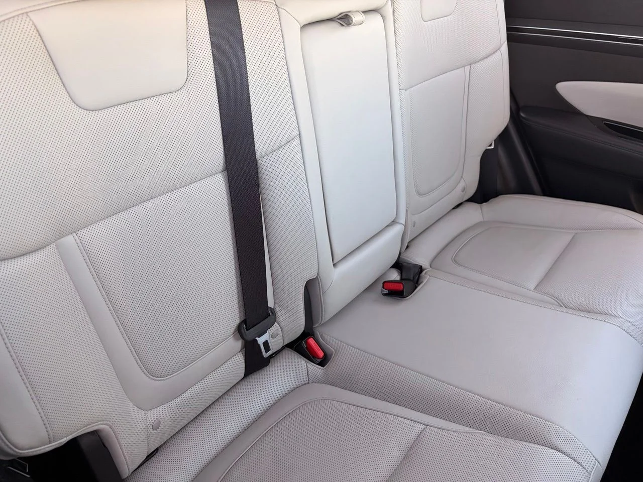 Used 2022 Quartz White Hyundai Limited image 12