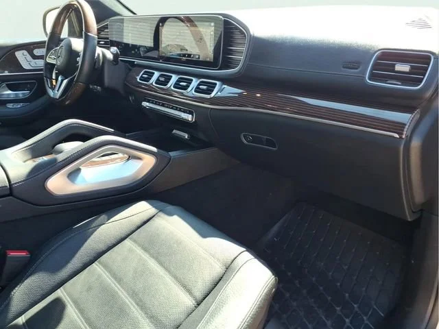 Used 2022 Silver Mercedes-Benz 4MATIC® image 26