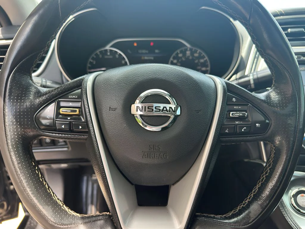 Used 2017 Super Black Nissan Platinum image 35