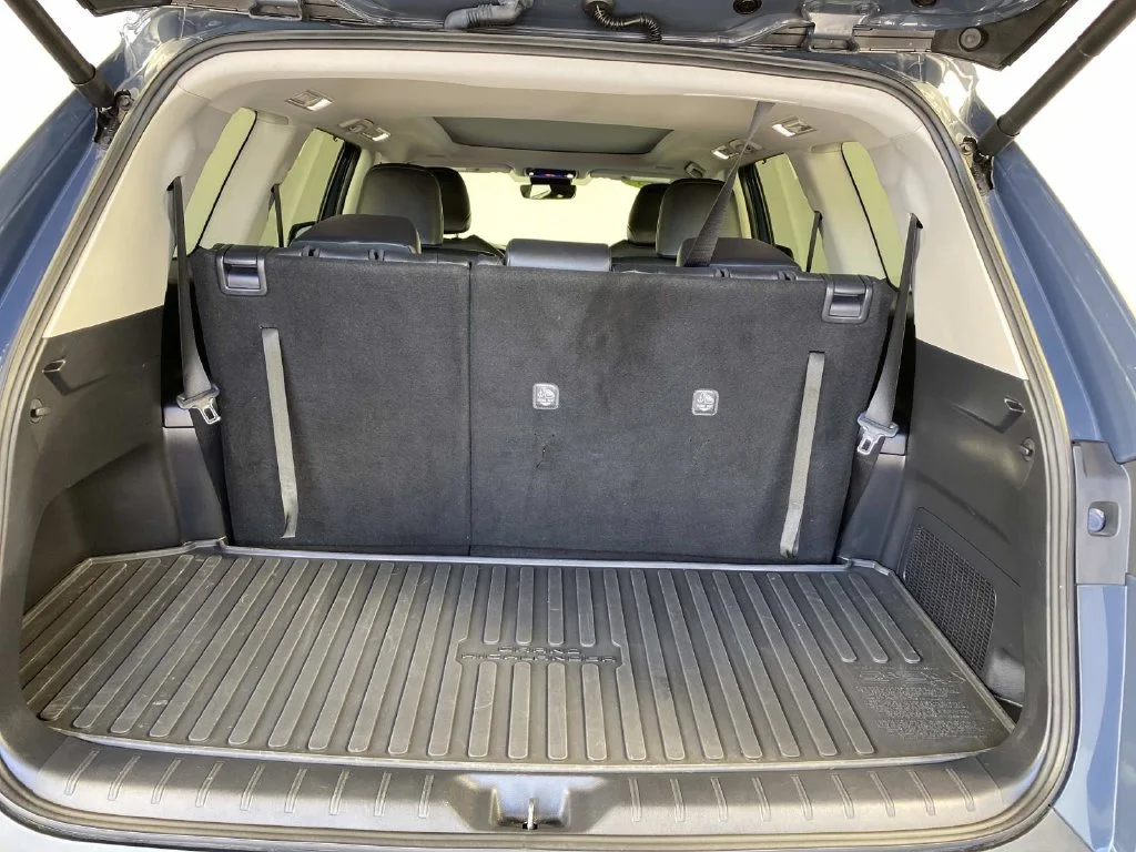 Used 2025 Cloud Toyota XLE image 8