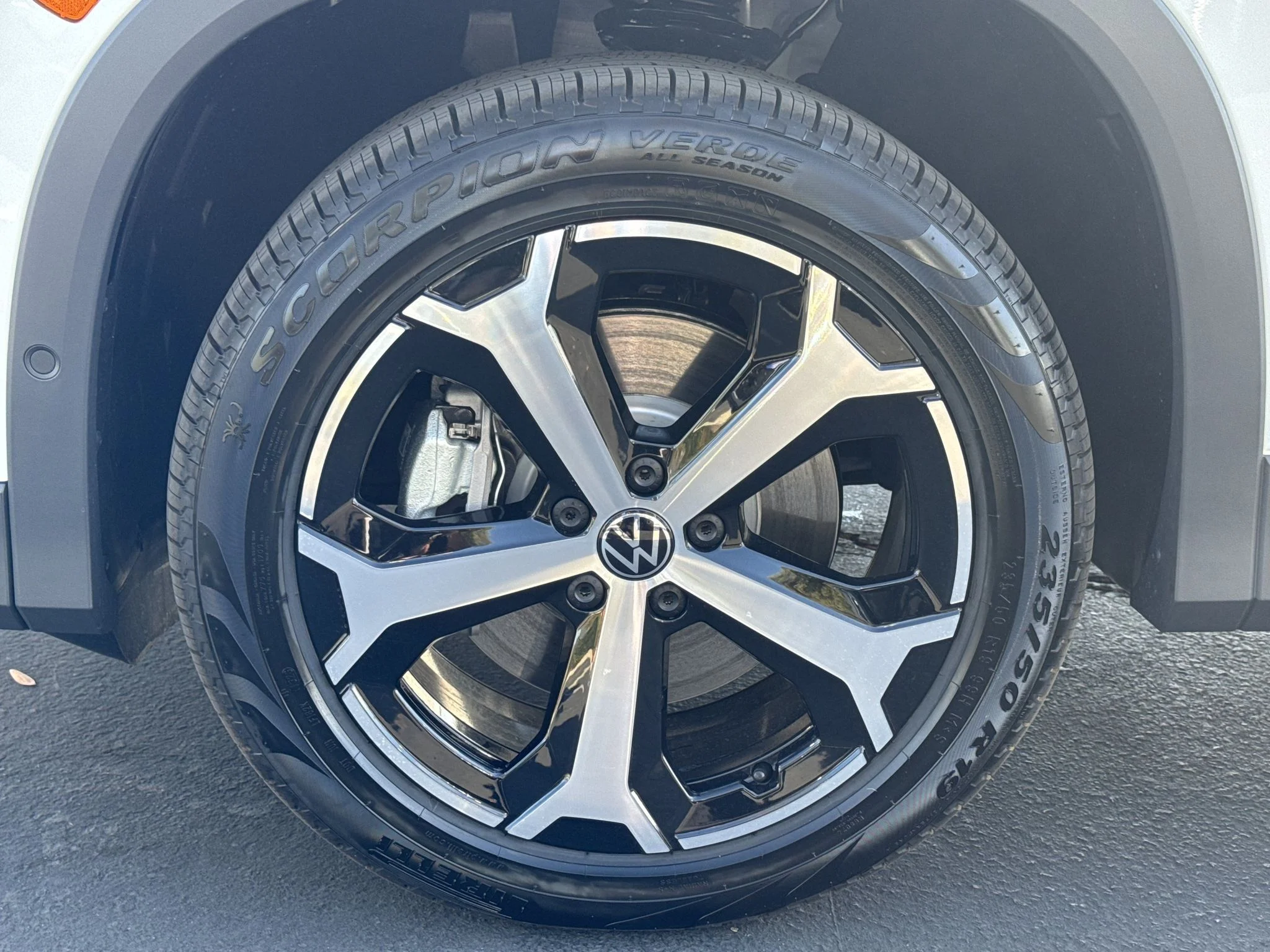 New 2026 Pure White Volkswagen SE image 11