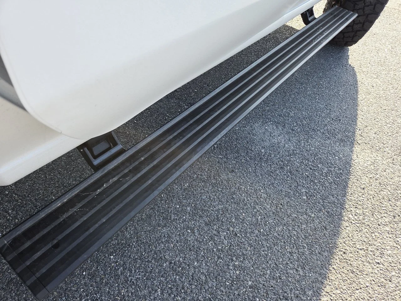 Used 2025 Summit White GMC AT4X image 29
