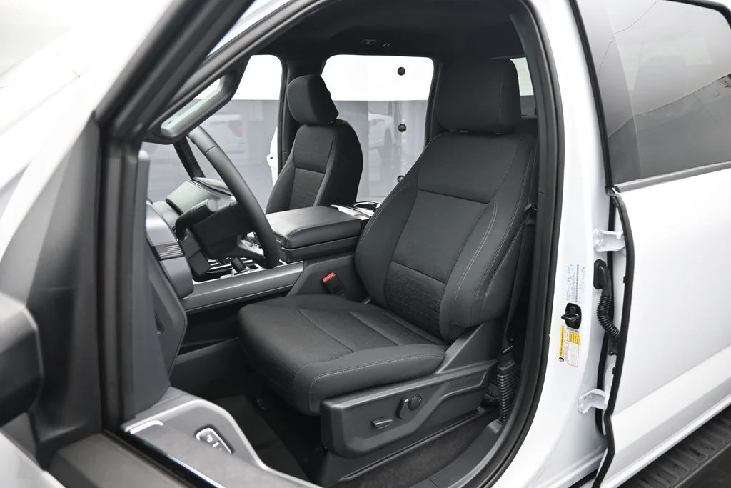 New 2026 Oxford White Ford XLT image 8