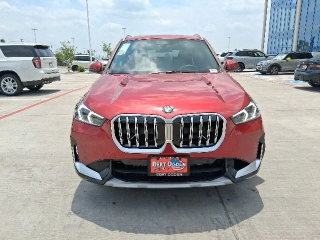 New 2026 Vegas Red Metallic BMW xDrive28i image 2