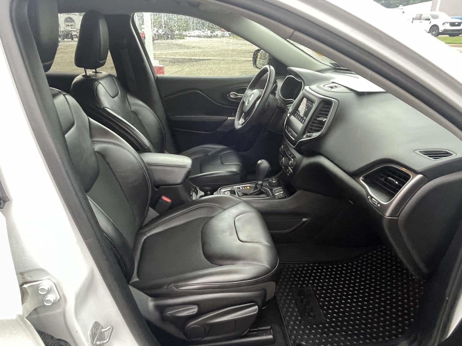 Used 2019 Bright White Clearcoat Jeep Latitude Plus image 23