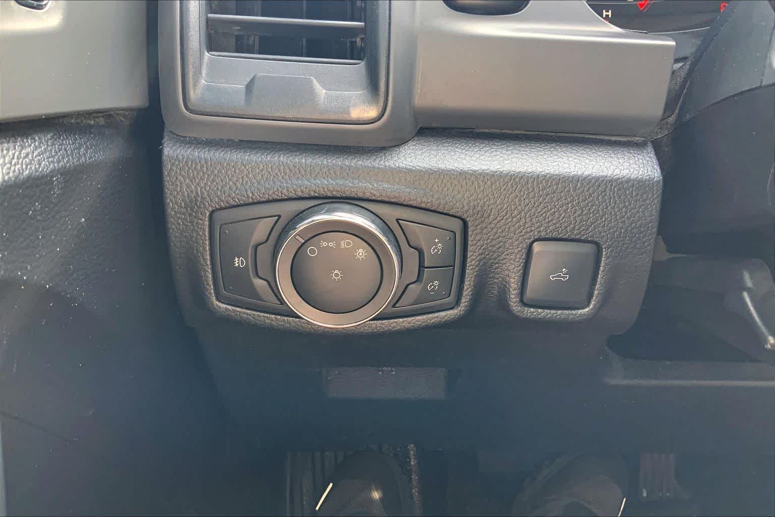 Used 2022 Oxford White Ford XL image 28