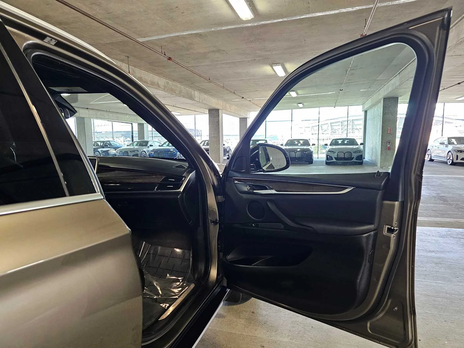 Used 2017  BMW xDrive35d image 28