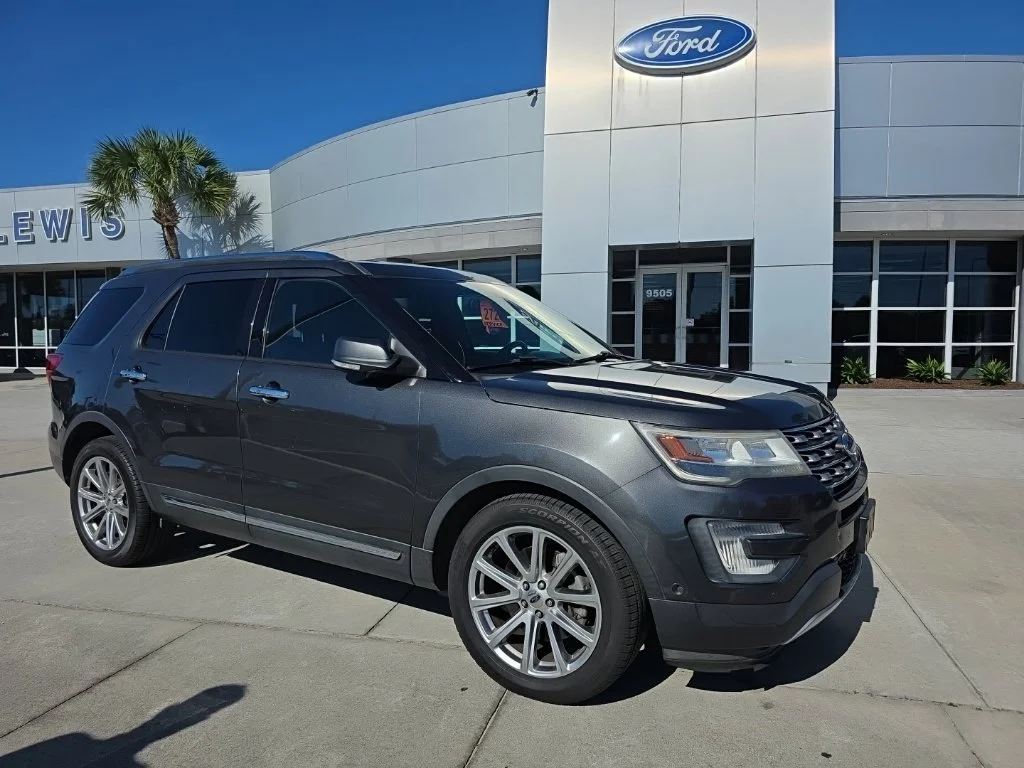 Used 2017 Gray Ford Limited image 1