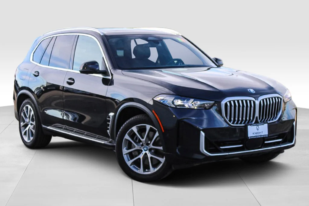 Used 2025 Black BMW xDrive50e image 2