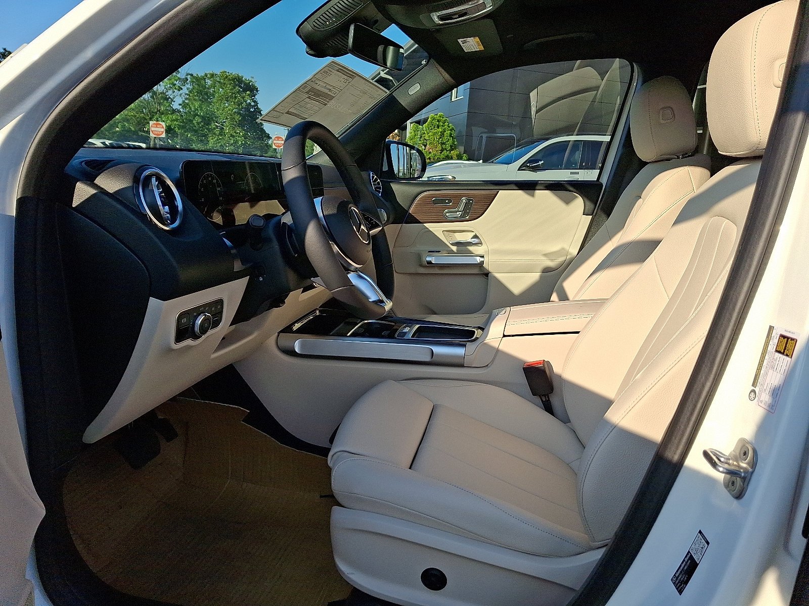 New 2026 Polar White Mercedes-Benz GLB 250 image 23