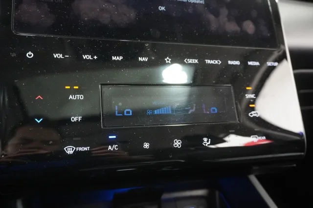 Used 2024  Hyundai SEL image 29