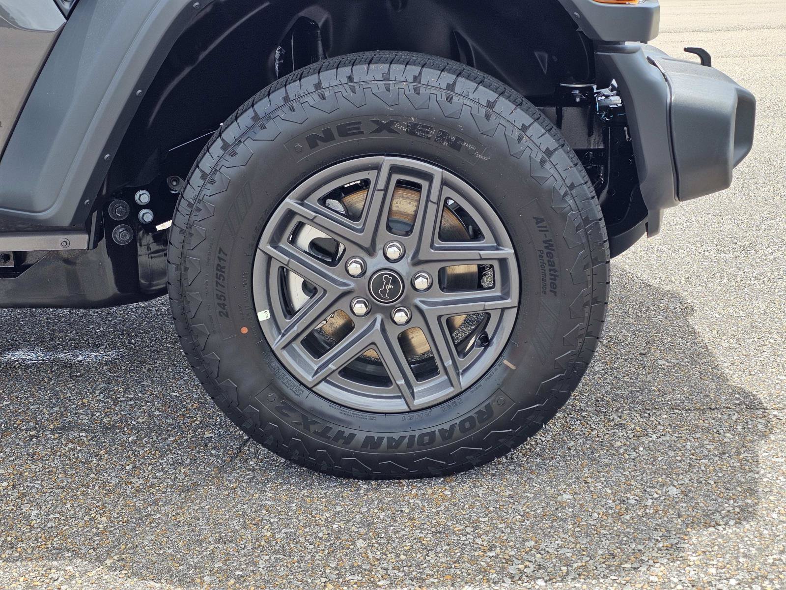 New 2026 Granite Crystal Metallic Clearcoat Jeep Sport S image 6