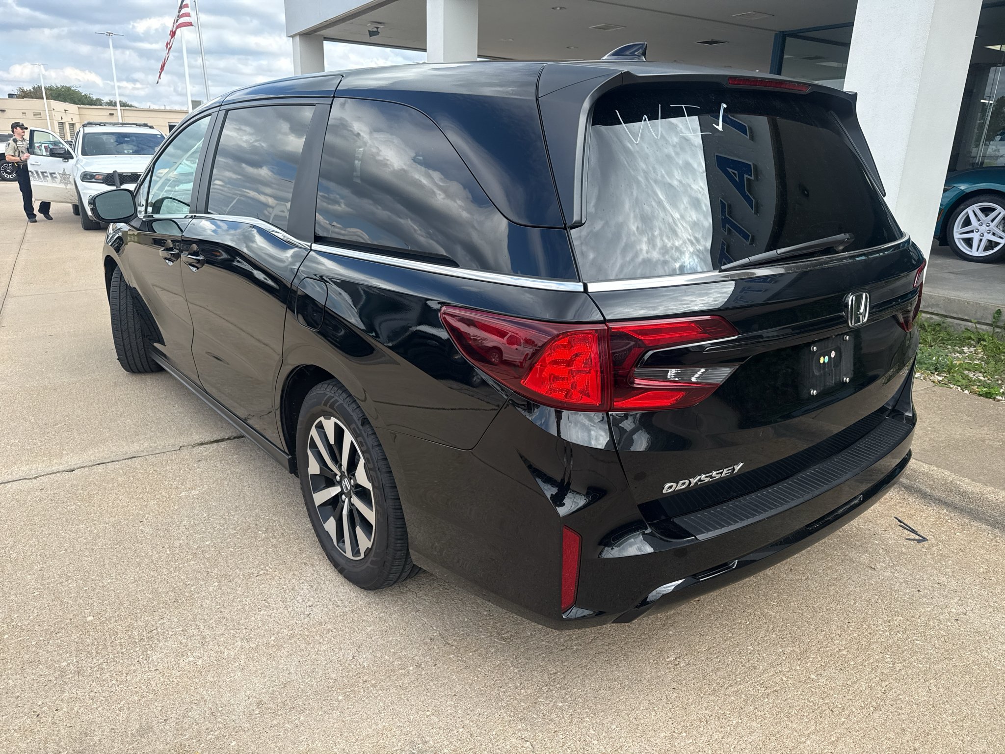 Used 2025 Crystal Black Pearl Honda EX-L image 8