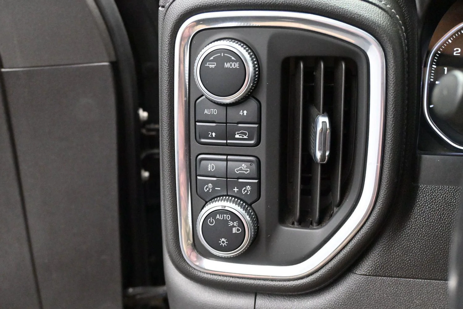 Used 2020 Onyx Black GMC Elevation image 19