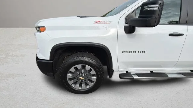 Used 2025 Summit White Chevrolet Custom image 32