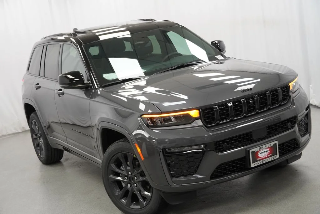 New 2026 Baltic Gray Metallic Clear-Coat Exterior Paint Jeep Limited Reserve image 8