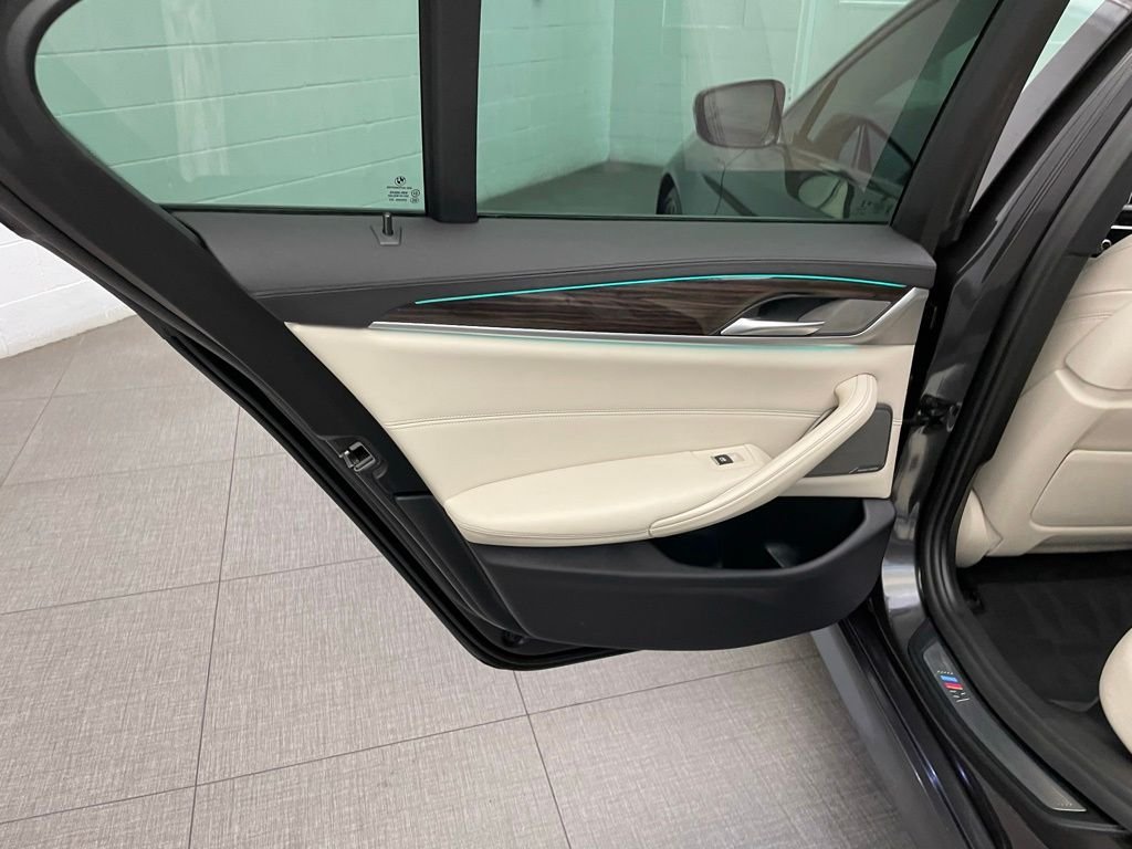 Used 2020 Gray BMW M550i xDrive image 25