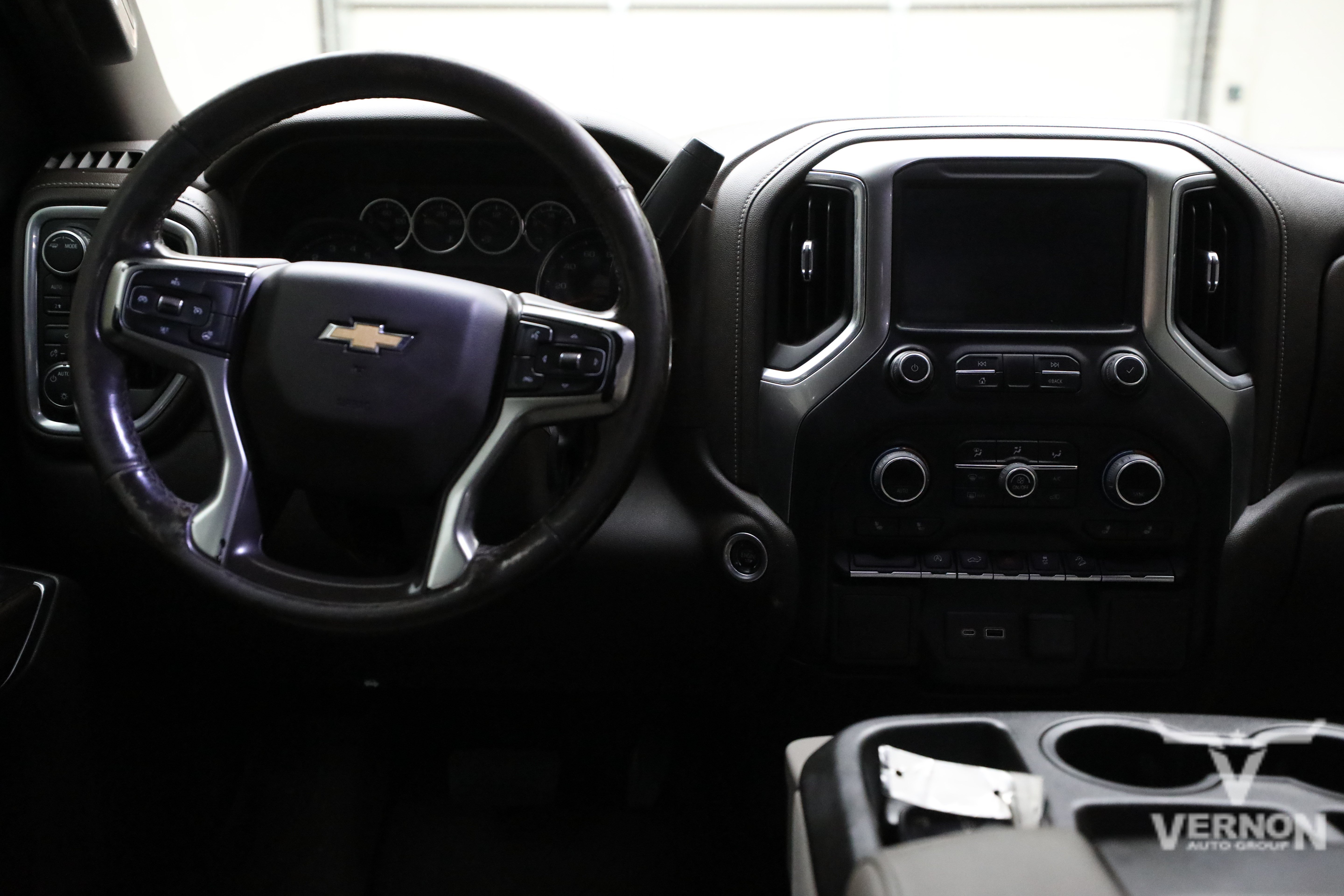 Used 2021 Silver Ice Metallic Chevrolet Y image 19