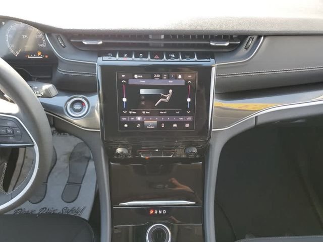 Used 2023 White Jeep Laredo image 20