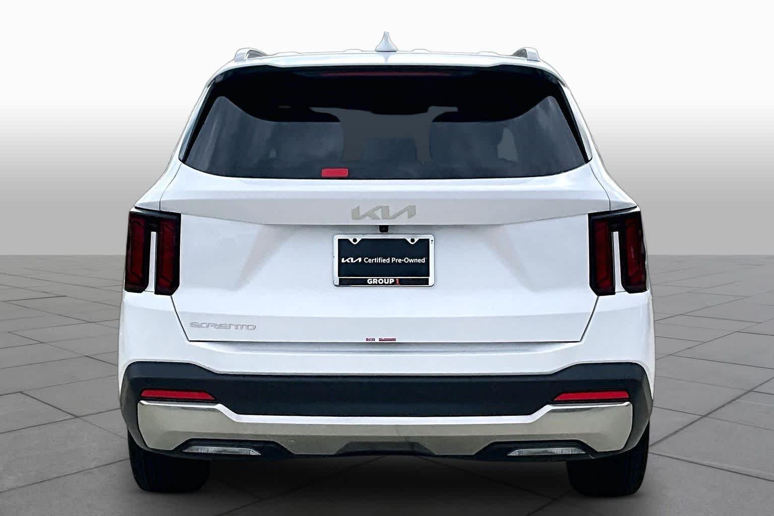 Used 2026 Glacial White Pearl Kia S image 5
