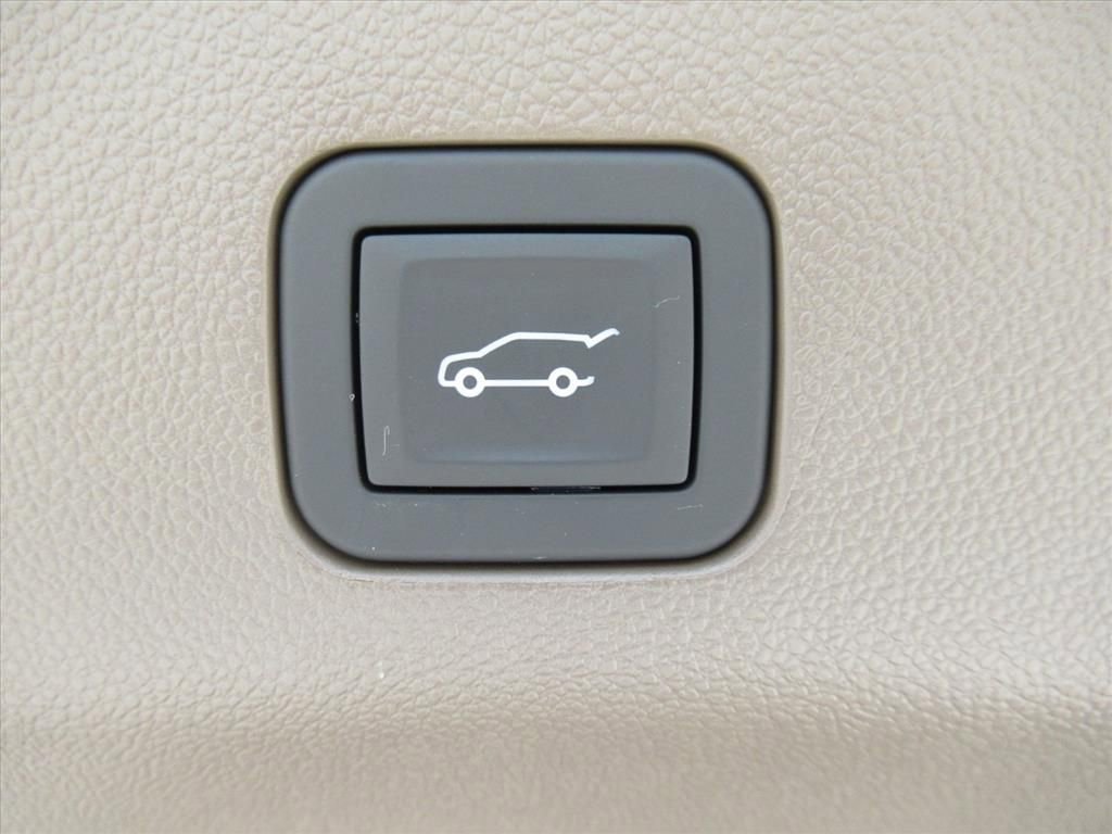Used 2026 Glacier White Tricoat GMC Denali image 39