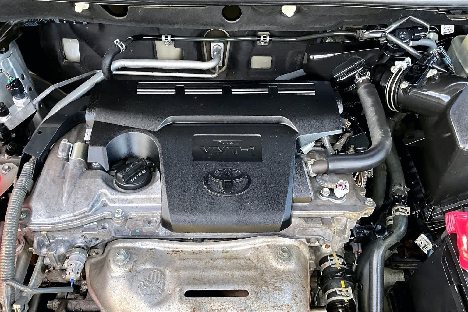 Used 2015 Classic Silver Metallic Toyota XLE image 32