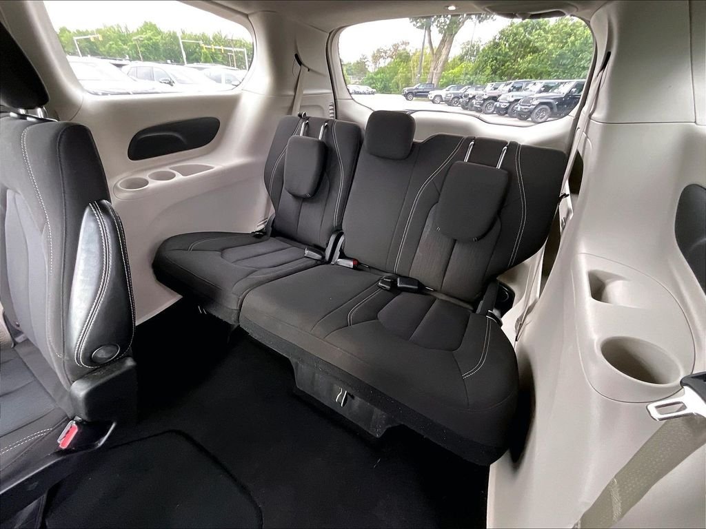 Used 2023 Velvet Red Pearlcoat Chrysler LX image 16