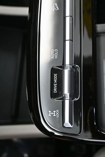 Used 2025 Gray Hyundai SEL Convenience image 27