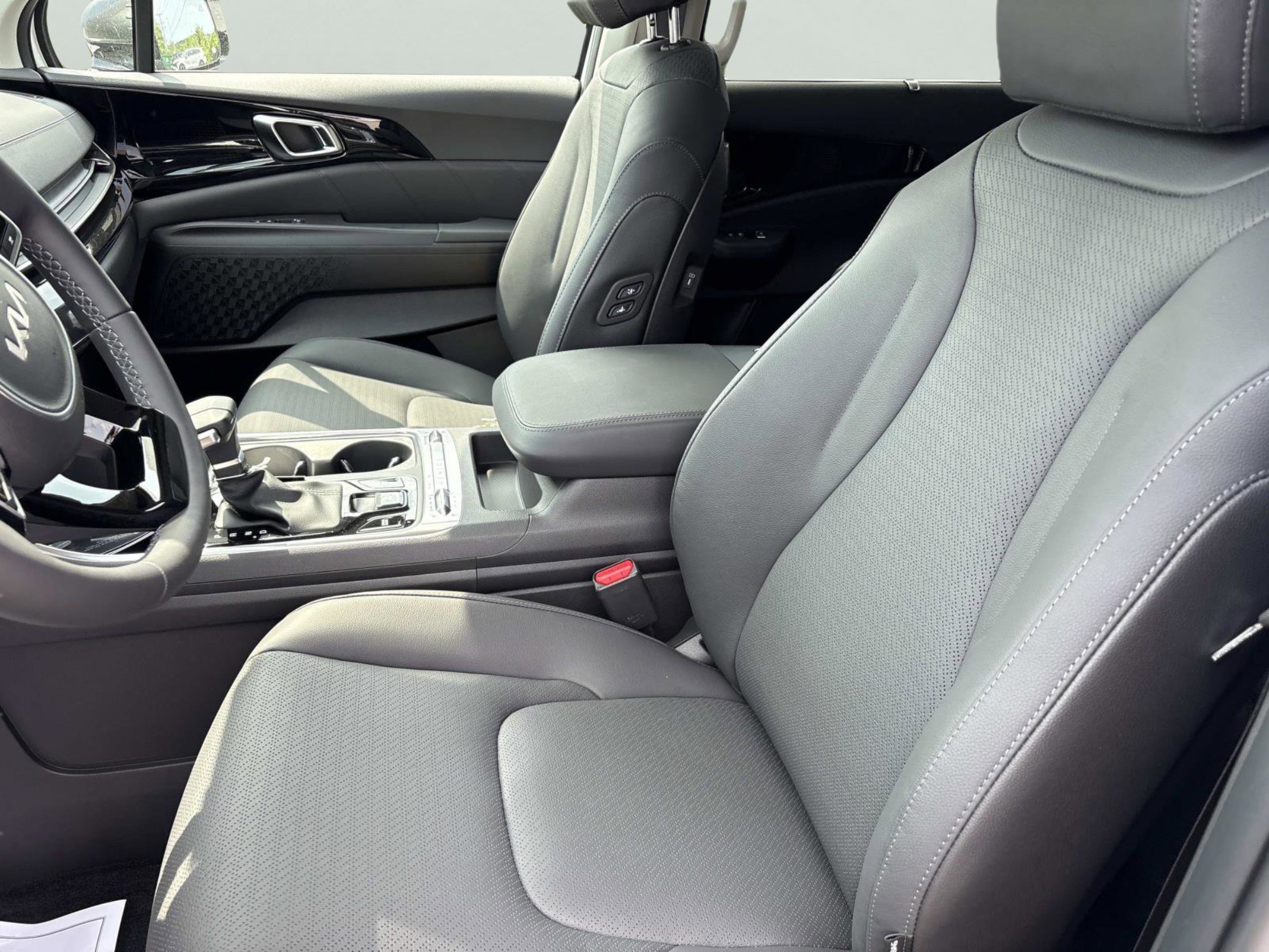 New 2026 Snow White Pearl Kia SX Prestige image 20