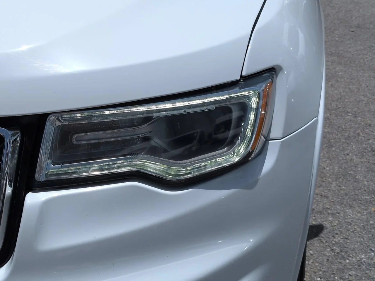 Used 2018 Bright White Clearcoat Jeep Overland image 10