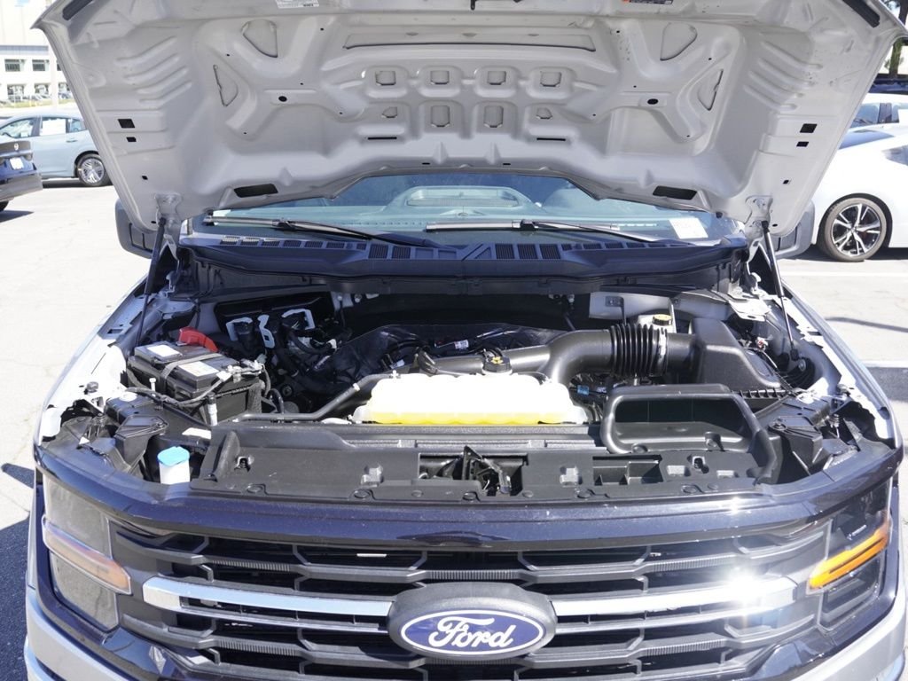 Used 2025 Silver Ford XLT image 23