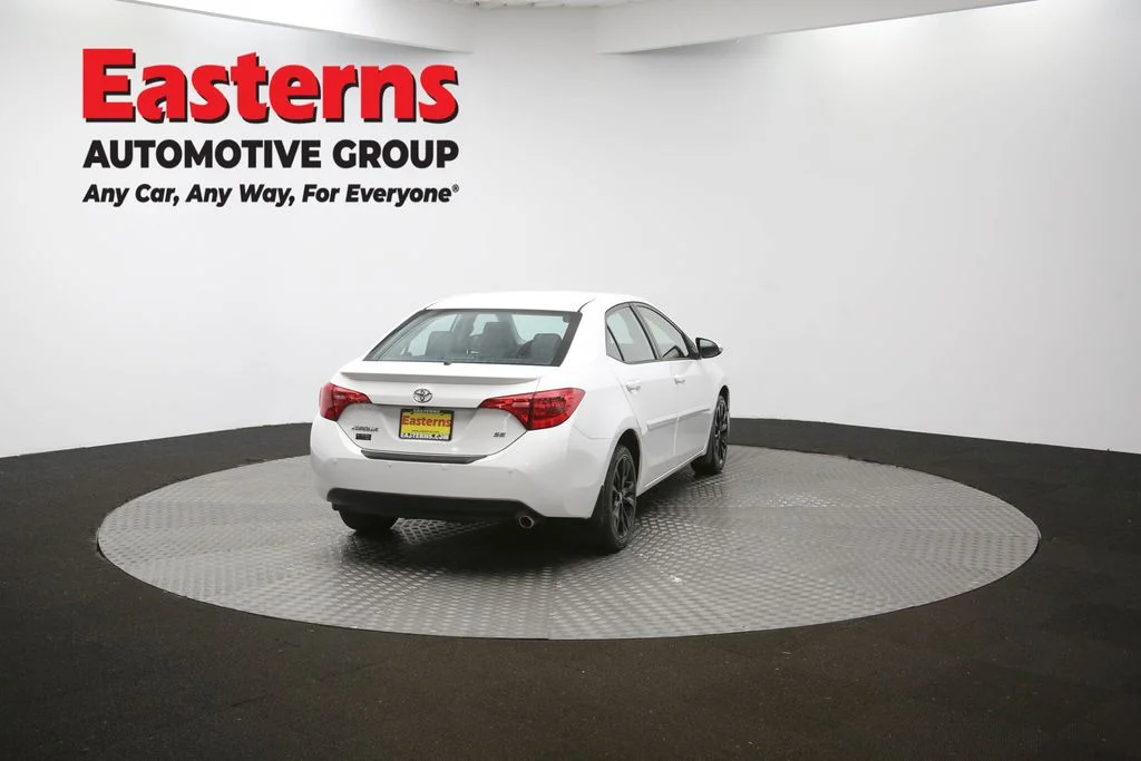 Used 2018 White Toyota SE image 36