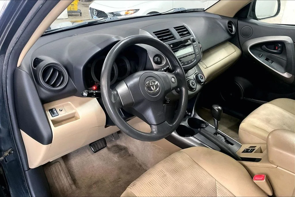 Used 2009 Green Toyota Base image 14