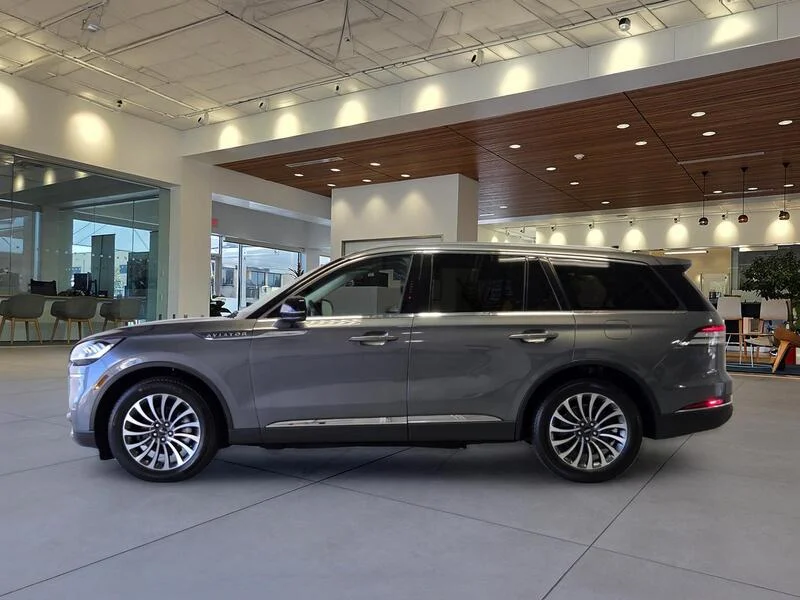 Used 2023 Gray Metallic LINCOLN RESERVE AWD image 2
