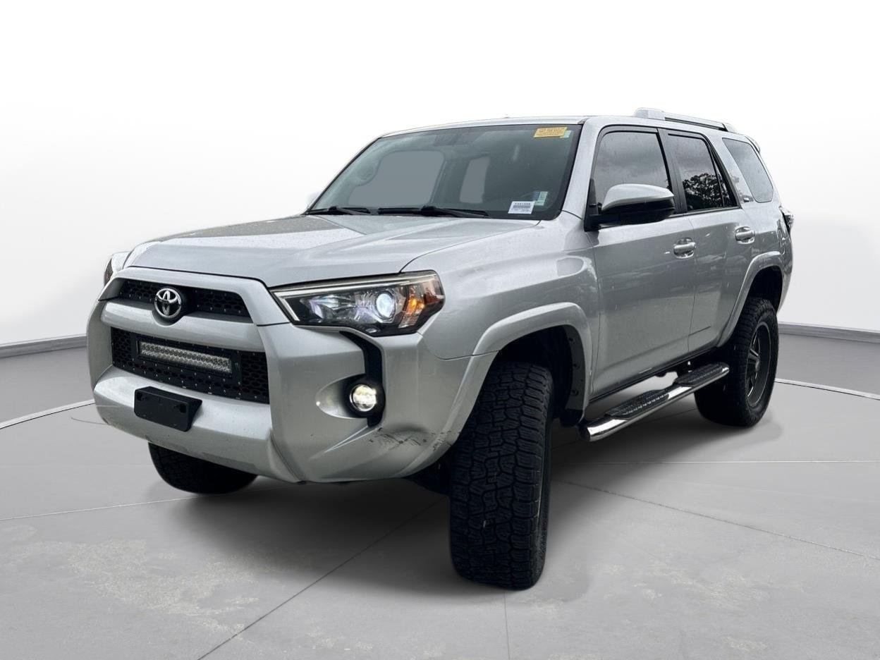 Used 2015 Classic Silver Metallic Toyota SR5 image 2