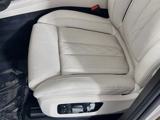 New 2027 Mineral White Metallic BMW xDrive40i image 19