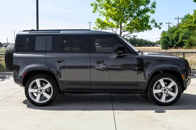 Used 2026  Land Rover S image 8