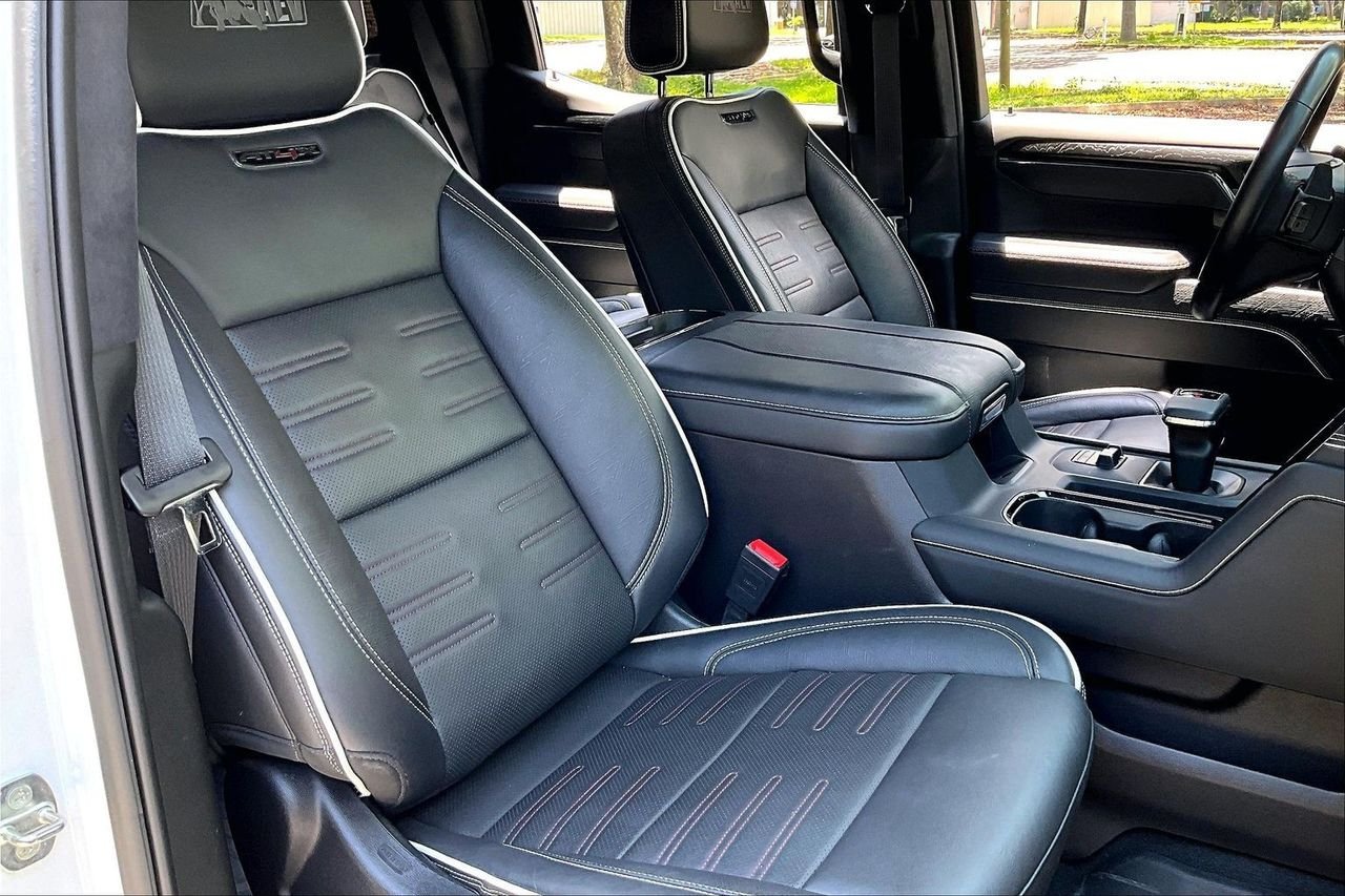 Used 2024 White GMC AT4X image 29