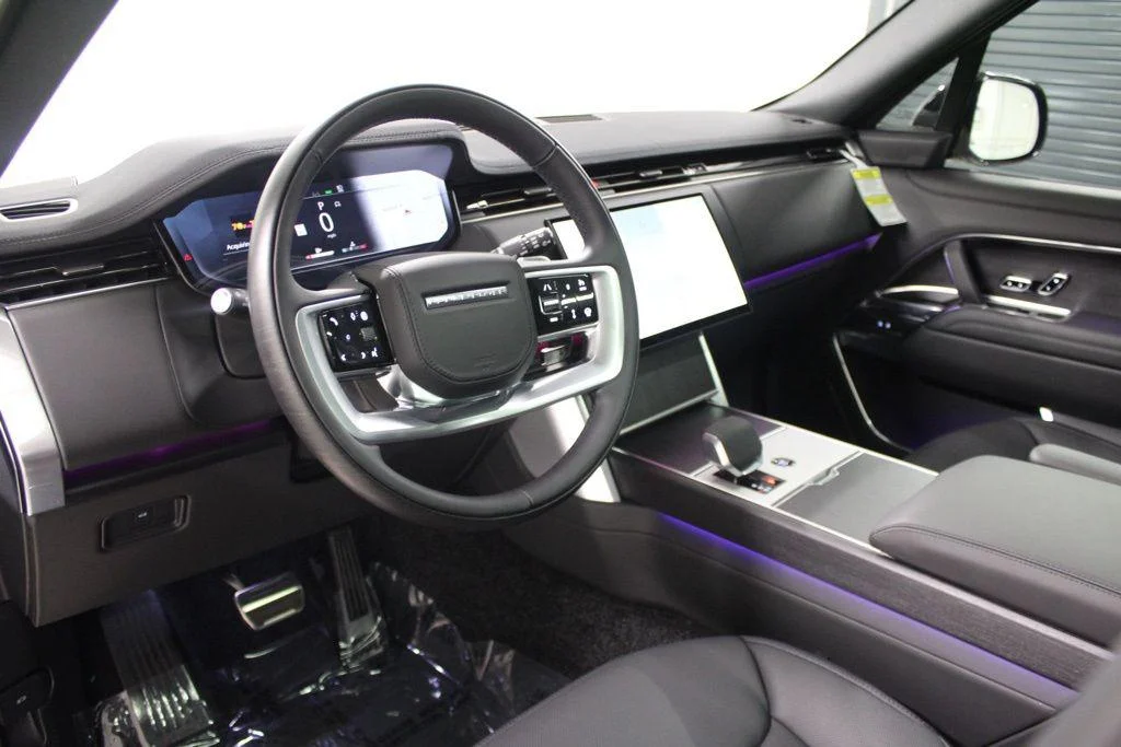 New 2026 Santorini Black Land Rover SE image 4