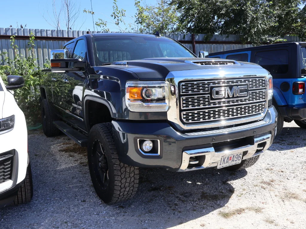Used 2018 Gray GMC Denali image 14