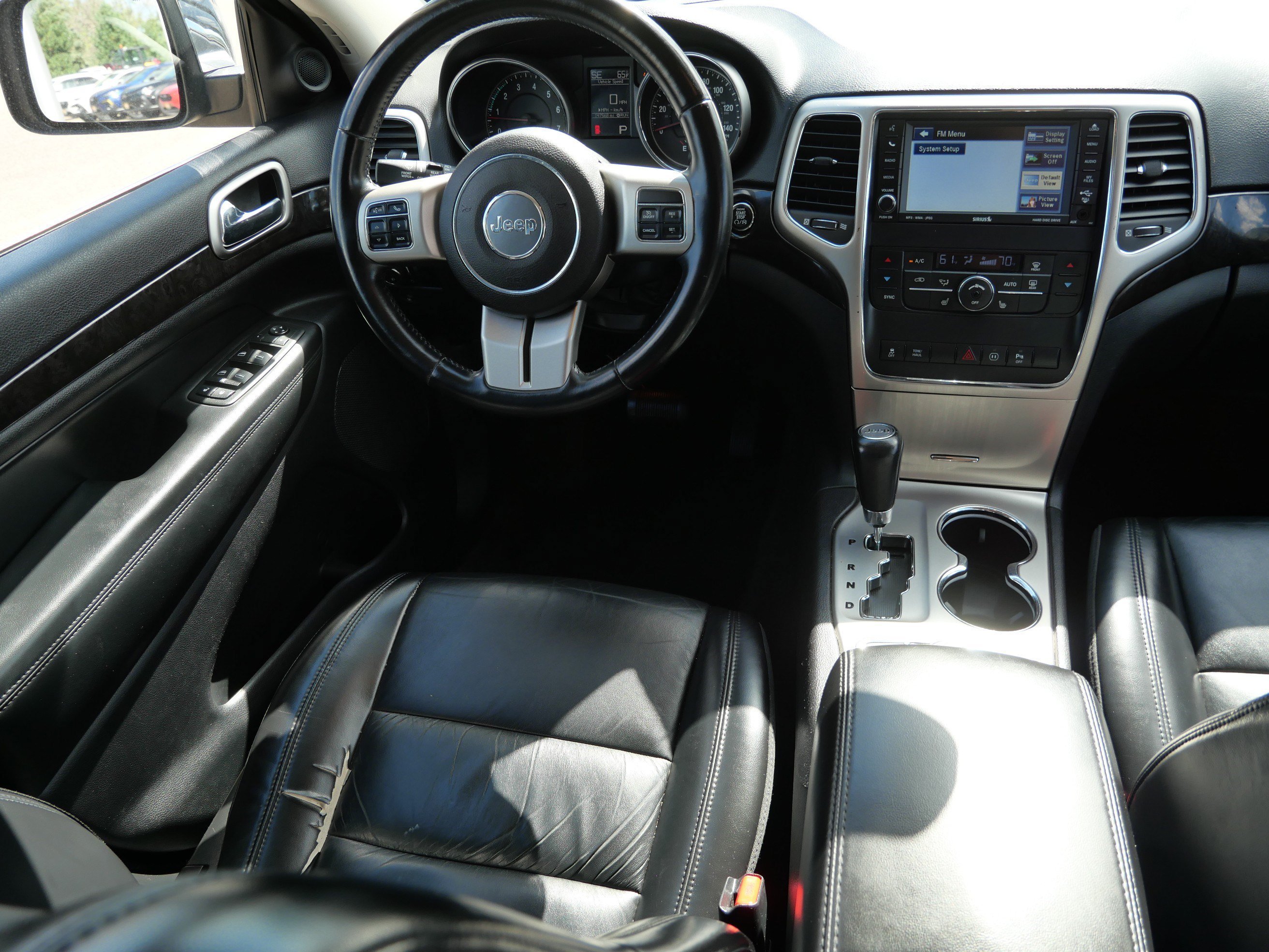 Used 2011 Brilliant Black Crystal Pearl Jeep Laredo image 9