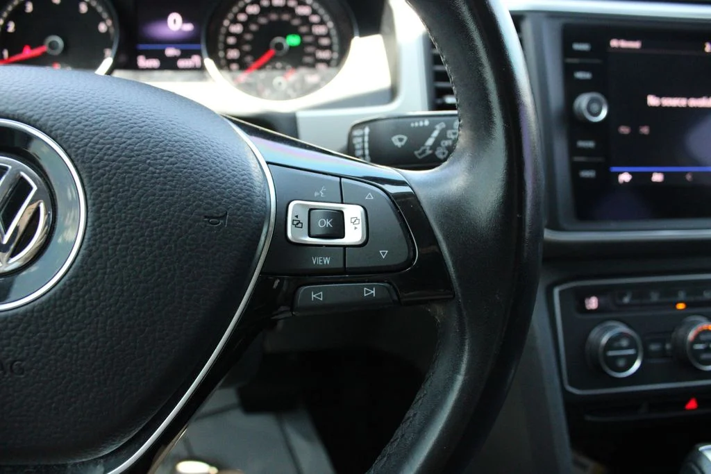 Used 2019 White Volkswagen 3.6L V6 SE image 13