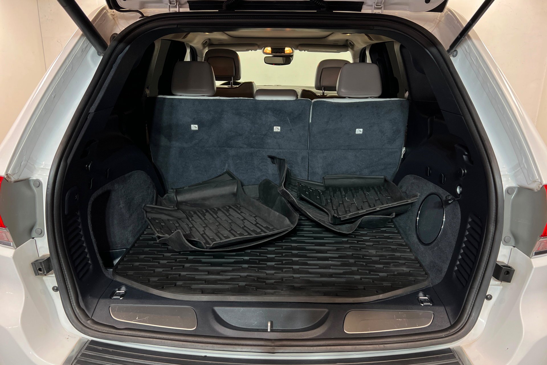 Used 2021 Ivory 3-Coat Jeep Summit image 24