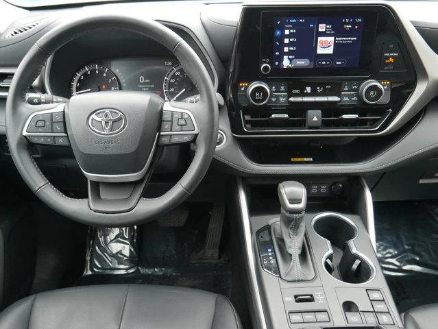 Used 2024  Toyota  image 17
