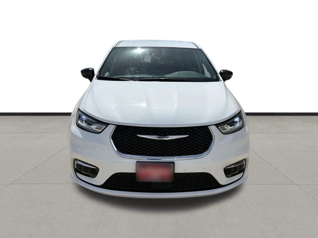 Used 2024 Bright White Clearcoat Chrysler Select image 2