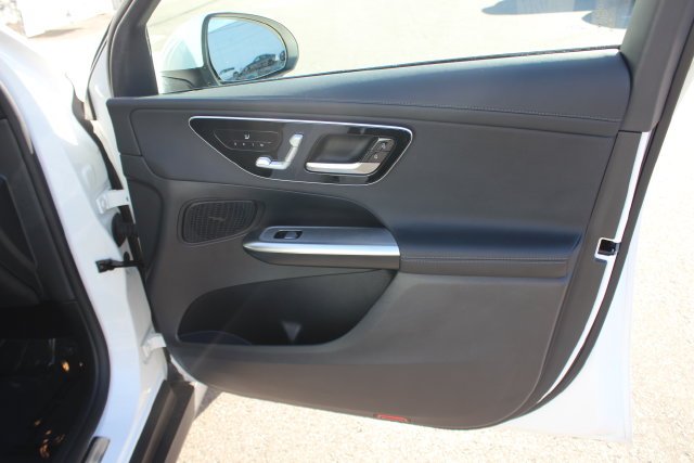 Used 2025 White Mercedes-Benz GLC 300 image 33