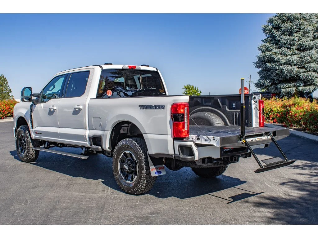 New 2026 Star White Metallic Tri-Coat Ford LARIAT image 13