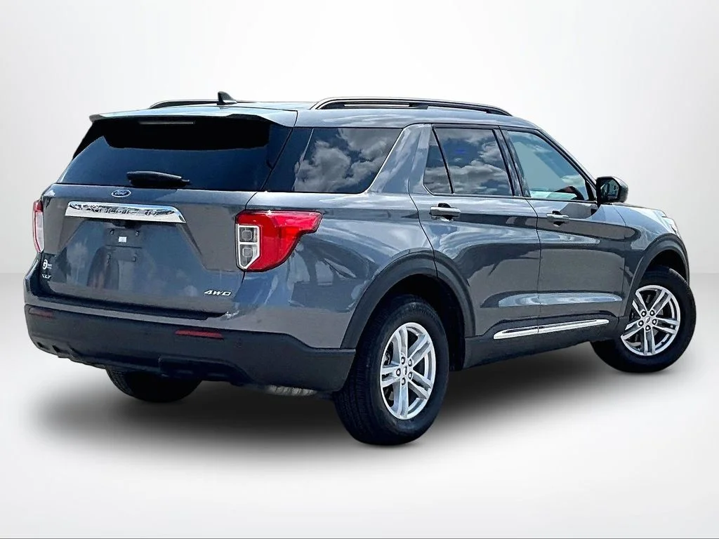 Used 2023 Gray Ford XLT image 3