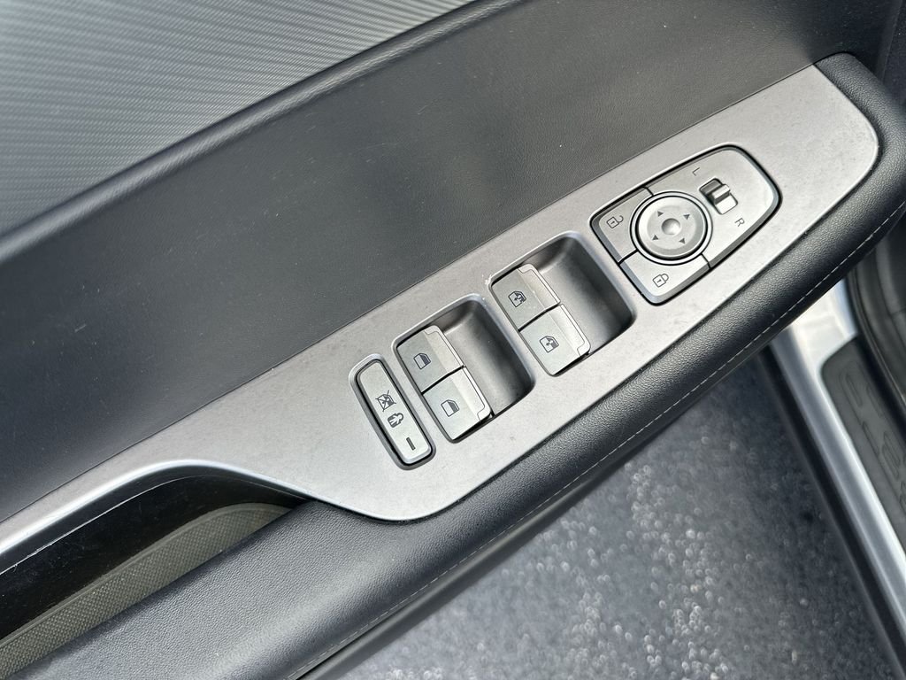 Used 2025 Silver Hyundai SEL image 19